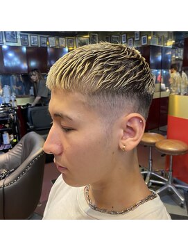 バイブアンドアネックス(VIBE & ANNEX) 王道クロップ金髪スタイル