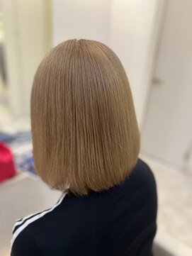 シャルム バイ アローズ 久留米店(CHARM BY AROSE) 小顔大人可愛い外ハネシルキーベージュボブ20代30代40代