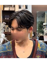 サロン ド ロイ(Salon de Roi)&nbsp;束感ニュアンスパーマ前下がりセンターパートカルマパーマメンズ