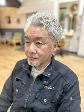 スカイ(SKY) ツイスパ/波巻き/眉毛/バーバー/ニュアンスパーマ/ブリーチ