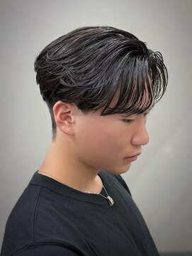 スラッシュ(SLASH) フェザーショート/ニュアンスパーマ/センターパート/姫路