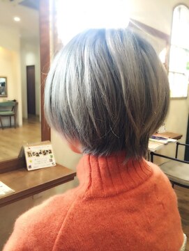 ロッカイトシマテン(rocca) ☆カジュアルシルバーボブヘアー☆