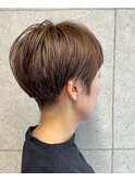 えりあし刈り上げのマッシュショートスタイル