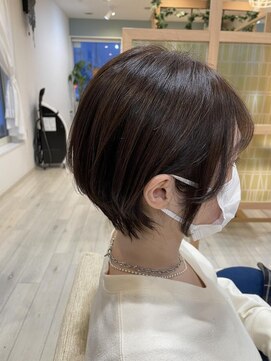 アドラーブル 長岡新保店(adorable) 20代30代40代前下がりストレートハンサムショート丸み