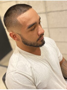 フランクスバーバーザスタンド(Frank’s barber the stand) スキンフェードバズビアードトリムバーバースタイル