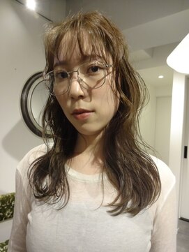 サンデイズド(SUNDAZED) オリーブベージュ/巻き髪