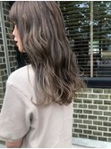 大人可愛いシアーベージュハイライト×ウェーブロング