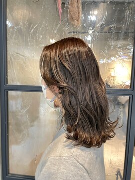 サウスバイオリバヘア(SOUTH by OLIBAHAIR) セミロング×ハイトーンorブリーチ毛×ベージュ系カラー