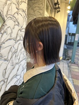 ナディアバイカリス(Nadia by charis) イヤリングカラー|ケアブリーチ|切りっぱなしボブ