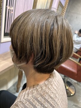 アリュー(allu) ショートスタイル 逆インナー ミルクティーブラウン