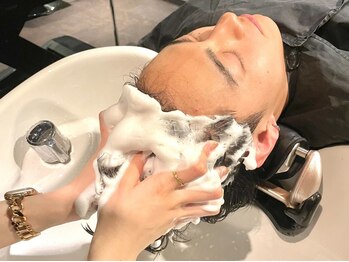 スタイル 成城学園前(STYLE)の写真/当店はヘッドスパもおすすめ◎気になる頭皮の匂いを除去したり、健やかな頭皮の土台作りをサポートします♪