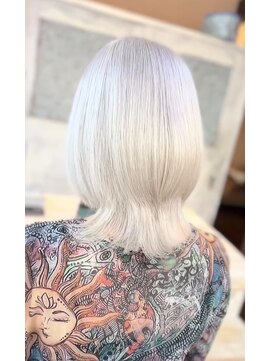 モアムー(Moremuu) 【りえ】ホワイトカラー