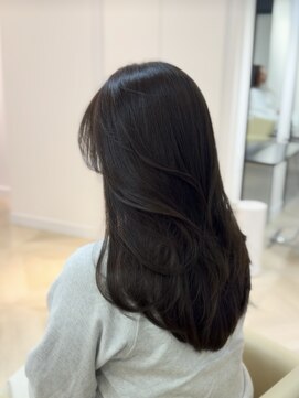 イリス 銀座(IrIs) 艶アッシュグレージュ/ローレイヤー/ロングスタイル