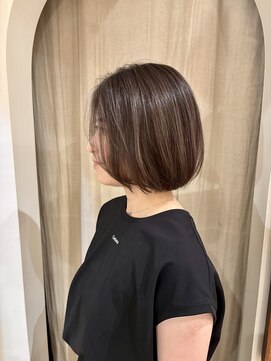 イコル(ikoru) ショートボブアッシュカラーグレージュダブルカラーハイライト