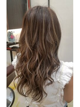 リエンス(RIENS) 【RIENS】ハイライトベージュ×山本優舞