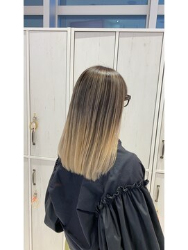 リー 梅田(Lee) 外国人風バレイヤージュ