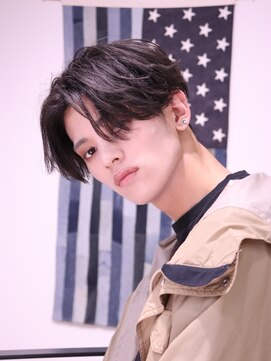 ネイビー(NAVY) センターパート カルマパーマでスッキリ好印象