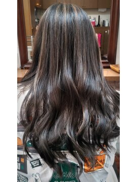 ララ ジパング(La La Zipangu) ハイライトとトリートメントでサラ艶スタイル