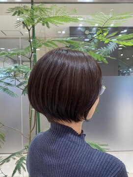 マフラーの季節にはショートボブ