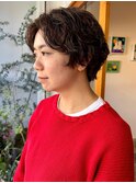 ゆるウェーブで甘すぎない大人ショート