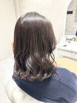 エム(EMU)&nbsp;大人ゆるふわボブ。オリーブアッシュカラー