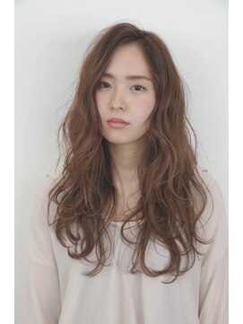 ティフ(TIF) ナチュラルアンニュイな大人かわいいウェーブスタイル