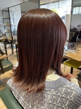 サラ(sarah) ピンクブラウン/外ハネスタイル