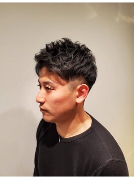 オムヘアーバイグルーマーズ(HOMME HAIR by GROOMER/S) メンズ無造作フェザーアップ　HOMMEHAIR２ｎｄ江ヶ崎
