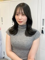 ミディアムくびれヘア×オリーブカラー　伊藤