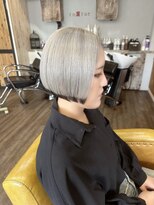 トルチェ(toRtue)&nbsp;エンドカラー　ホワイトシルバー　前下がりボブ