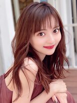 大人ピンクで女の子っぽく秋ヘアにロングのふんわりヘア