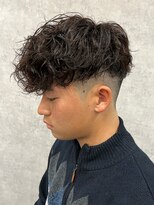 スペインカールスパイラルパーマツイストパーマフェード短髪