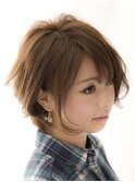 前下りのフェミニンショート