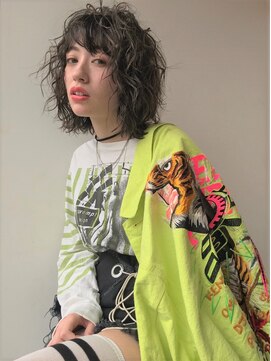 ラパンセ ブルー(LA PENSEE BLEU) 【LA PENSEE】スパイラルカールボブ 黒髪 毛先パーマ 個性的