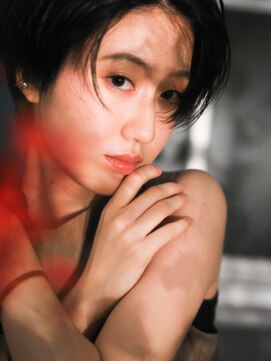 テトヘアー(teto hair) ハンサムショート 耳かけ センターパート かき上げヘア 大人