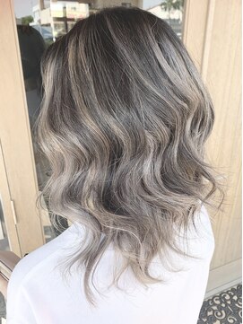 トリニティ(trinity) 大人女性カラー白髪もカバーデザイン・ハイライトバレイヤージュ