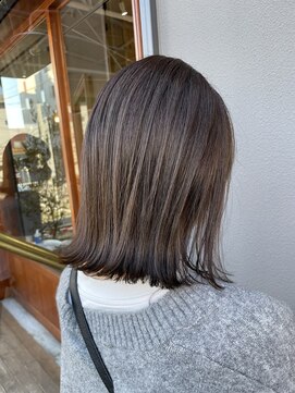 キュオンシア(CUEON. ciea) 切りっぱなしロブ×オリーブグレージュ