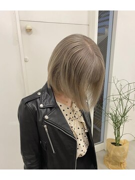 キー(kii) ボブ × グレージュ 福岡 天神 薬院 ハイトーン 20代