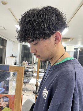 アーリー(Ali'i) 波巻きツイストスパイラルパーマショートツーブロックマッシュ