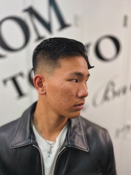 クロムトウキョウ ザ バーバー 新宿本店(CHROM TOKYO the Barber) フェード/ハイフェード/7:3分け