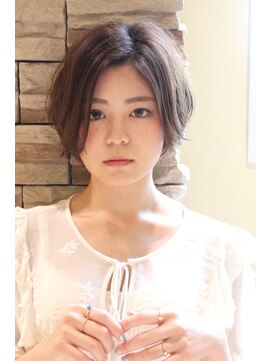 レウナ 外苑前(Reuna) 大人可愛いショートボブ　長め前髪
