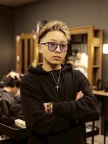 スター(STAR)&nbsp;ハイトーンショート×束感スタイル