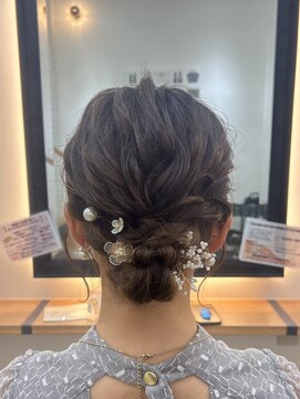 ロビー(LOBBY) キレイめシニヨン お呼ばれヘア 結婚式ヘア