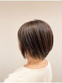 大人美シルエットの艶感ショートボブ
