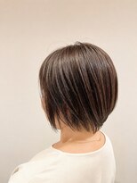 ロッカ(ROCCA)&nbsp;大人美シルエットの艶感ショートボブ