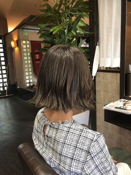 ナトゥーラ 岐阜(Natura) 切りっぱなしグレージュ