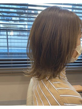 グロウ バイ フェイス(GLOW by face) 外ハネ大人可愛いミディアムウルフくびれイルミナカラー