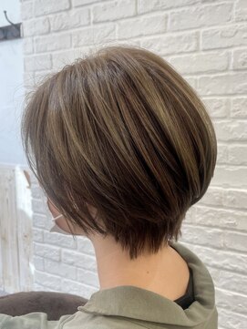 ネオリーブアオバ 高田馬場店(Neolive aoba) ショートボブ/白髪ぼかしハイライト/30,40,50代の方にも○