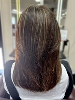 シーハウス(C-HOUSE) 自然な立体感♪ レイヤーカット×白髪ぼかしハイライト