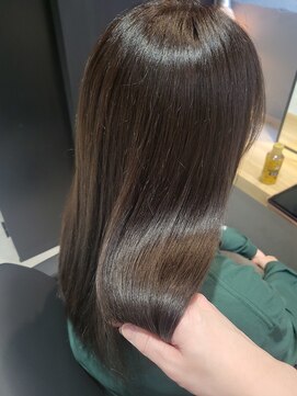 オペラバイジーナ(OPERA by ZINA) 中明度オリーブカラー